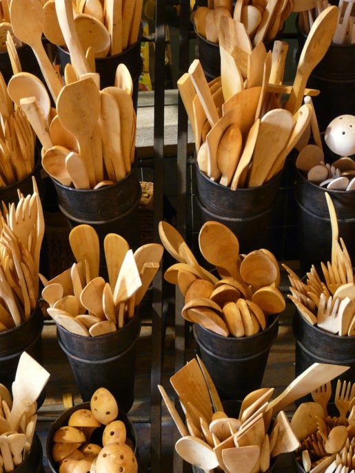 10 outils de cuisine incontournables cuillères en bois