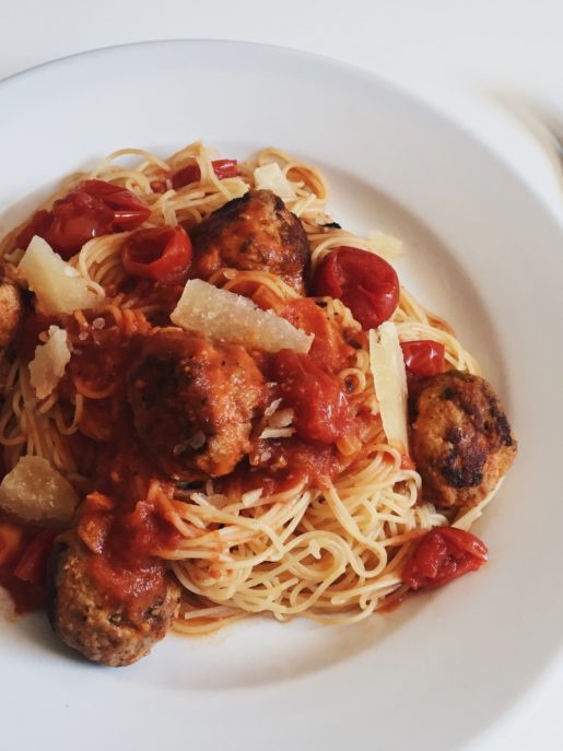 Recette de boulettes de viande cuites dans la sauce marinara