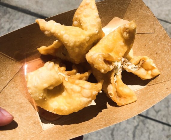 22 snacks incontournables à savourer à Disney World - crab rangoon