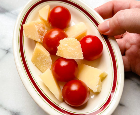 Collation de fromages Italiens et tomates cerises