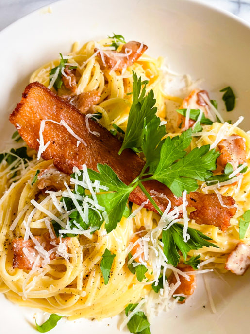 Recette de pâtes carbonara à base de fromages européens