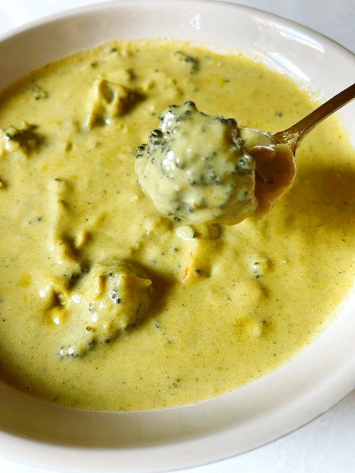 Crème de brocoli au cheddar super facile et rapide
