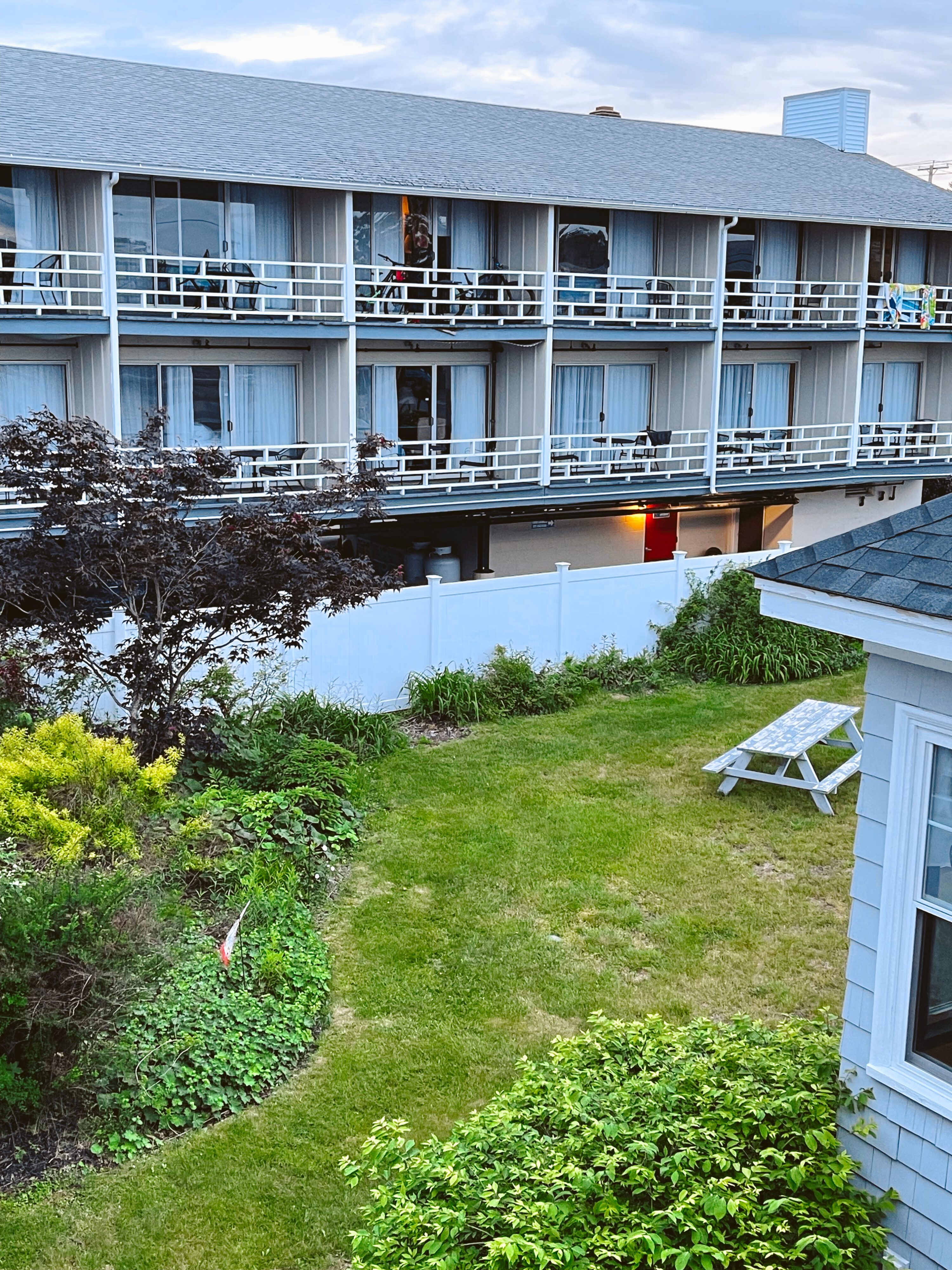 Terrain du Waves Oceanfront Resort