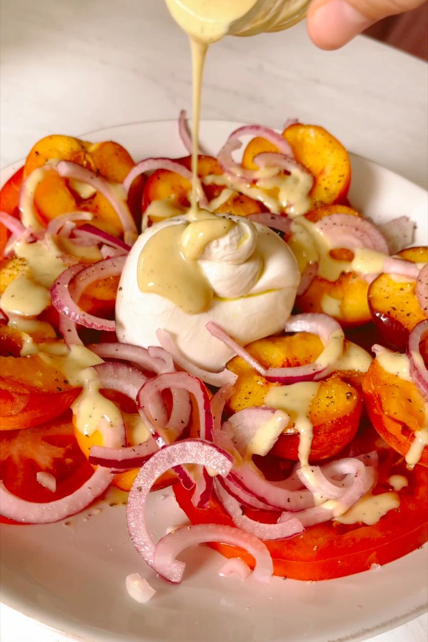 Recette de Salade de pêches, tomates et Burrata