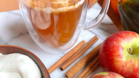 Comment cuisiner un jus de pommes chaud épicé