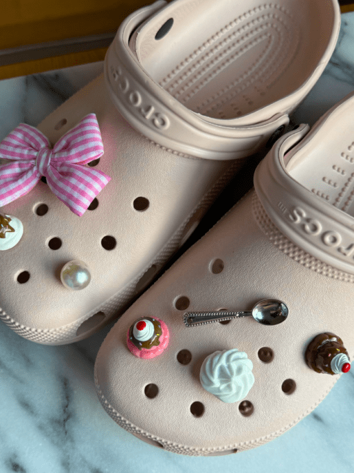 Comment nettoyer les Crocs avec Jibbitz