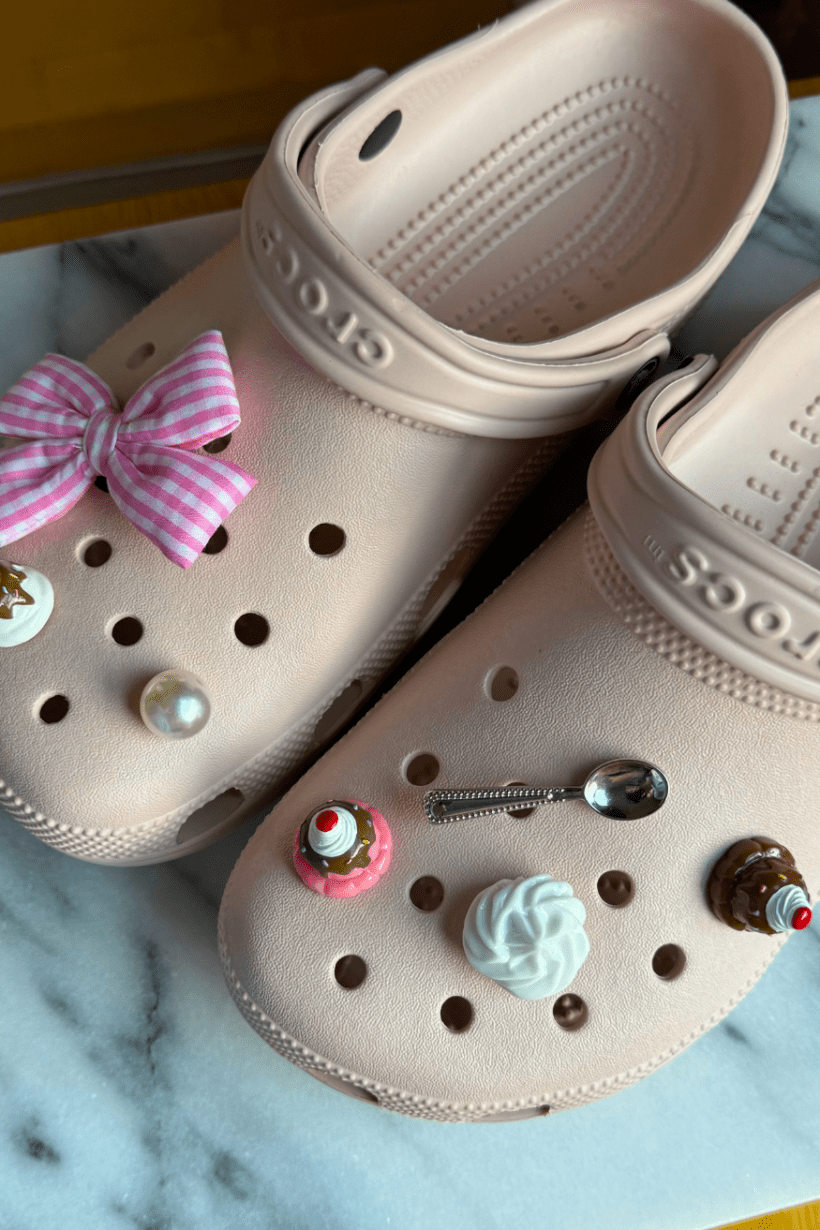 Comment nettoyer les Crocs avec Jibbitz