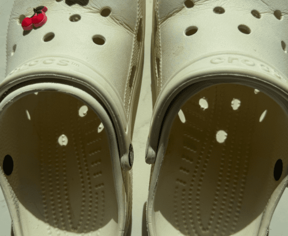 Comment nettoyer les Crocs sales