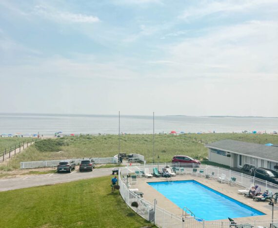 Ocean House - piscine et vue sur la plage et l'océan